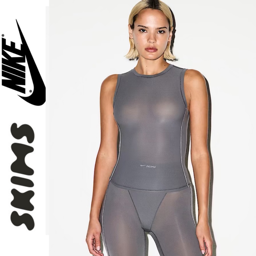 NikeSKIMS 🩶Weightless Layers Women's Sleeveless Top